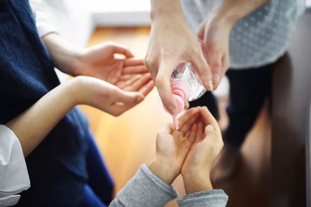 使用酒精和84消毒液，务必注意这些安全问题1